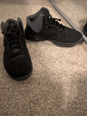 Nike Men's Black and Dark Gray Mid-Top Sneakers